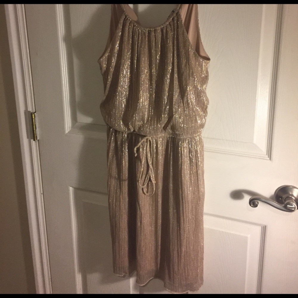 ❌Gold sparkly dress❌