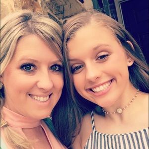 Meet your Posher, Cayti