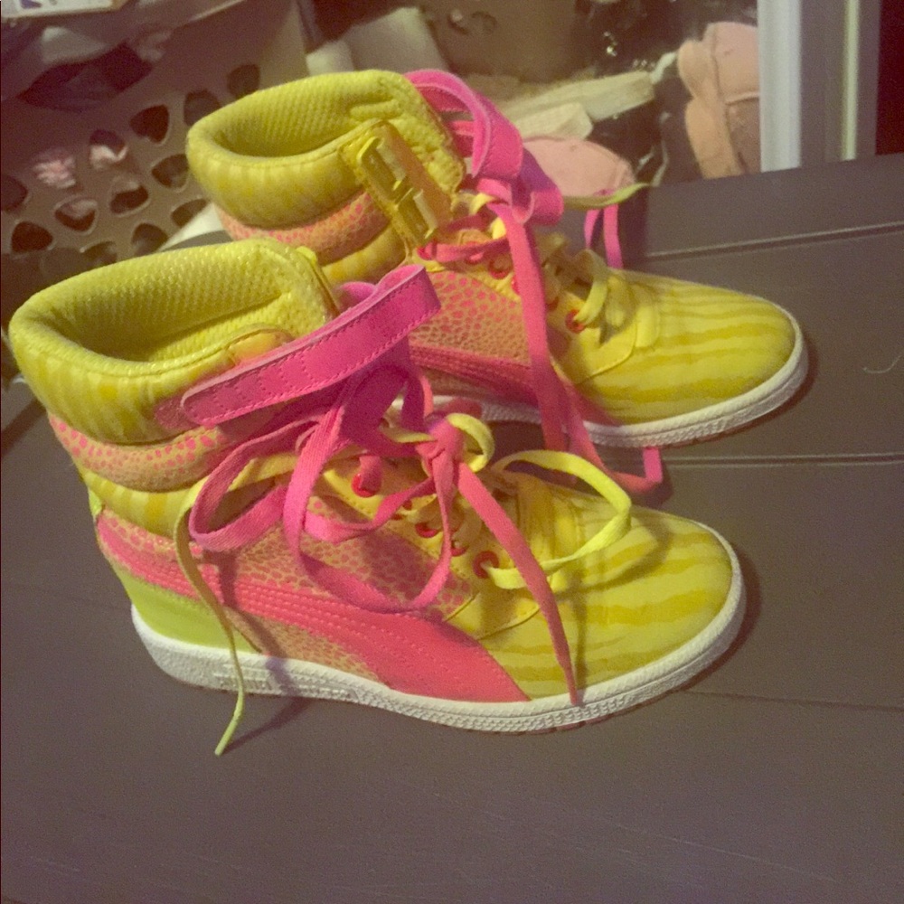 Shoes sneakers