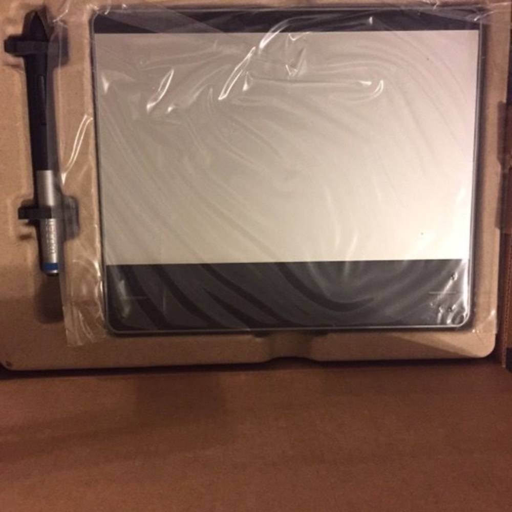 Wacom Intuos Pen Small Tablet (Like new!!!)