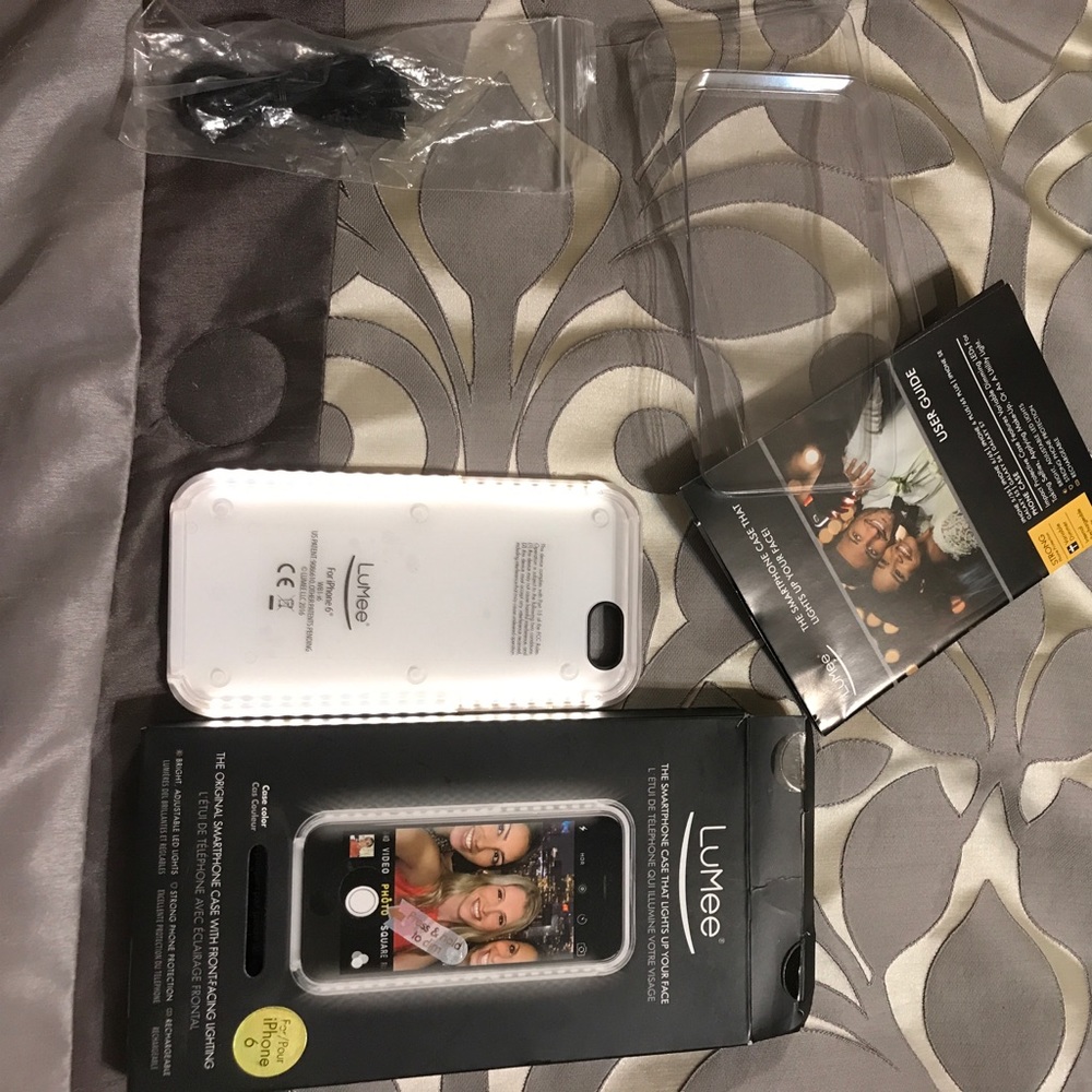 LuMee iPhone 6 case lights up