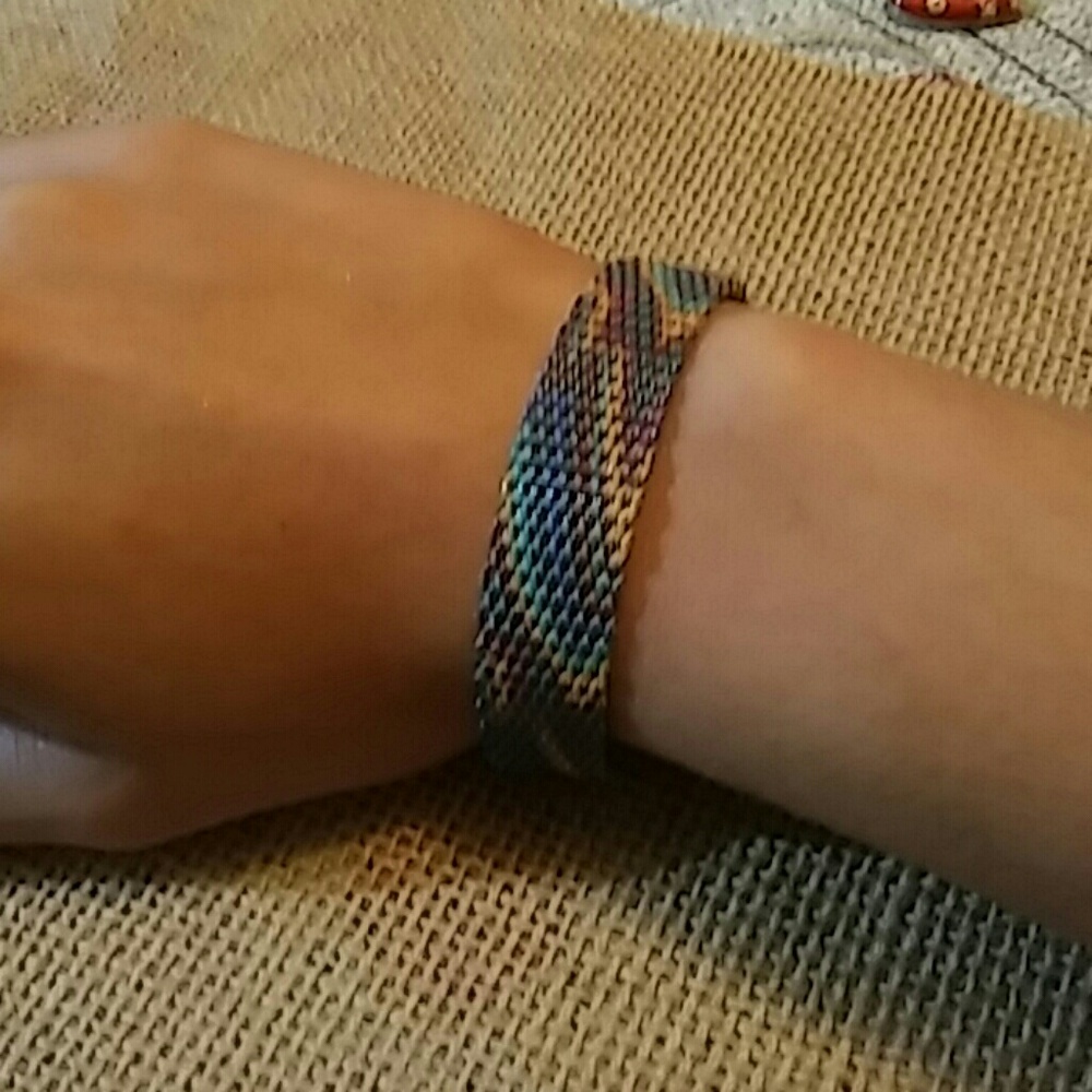 AEO TIE DYE CHEVRON PATTERN BRACELET