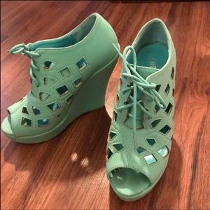 Mint color wedges