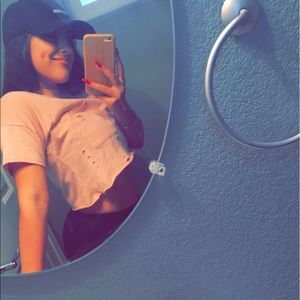 Distressed crop top!👄👄