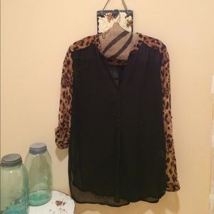 NWOT Signature | Studio Top Medium