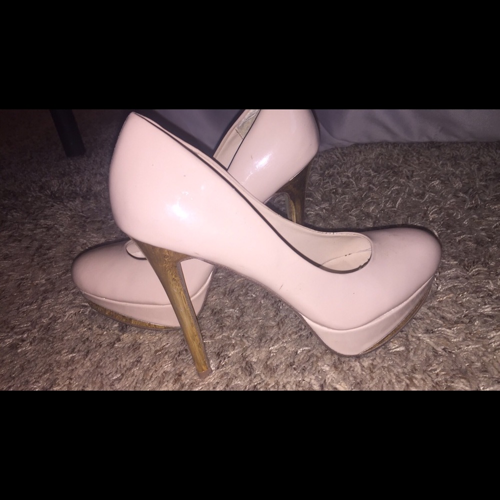 Nude Pumps