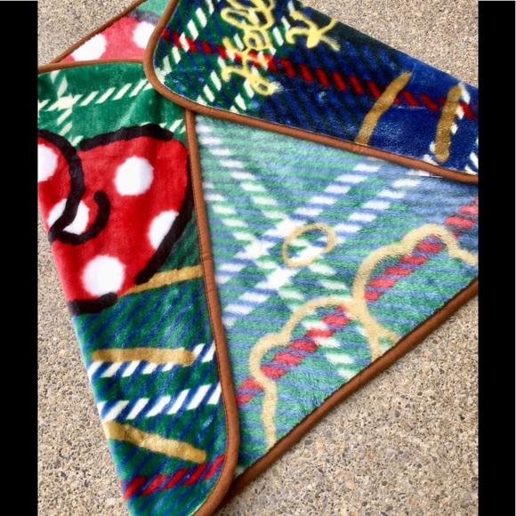 Hello Kitty Shawl - Picture 2 of 6