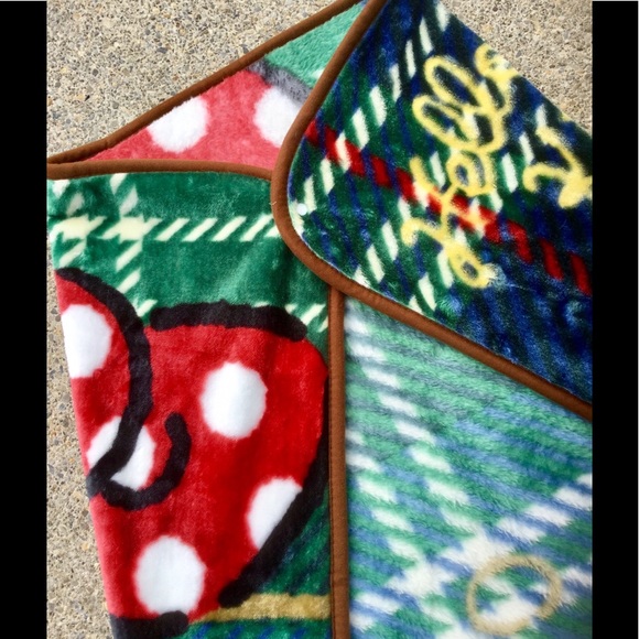 Hello Kitty Shawl - Picture 4 of 6