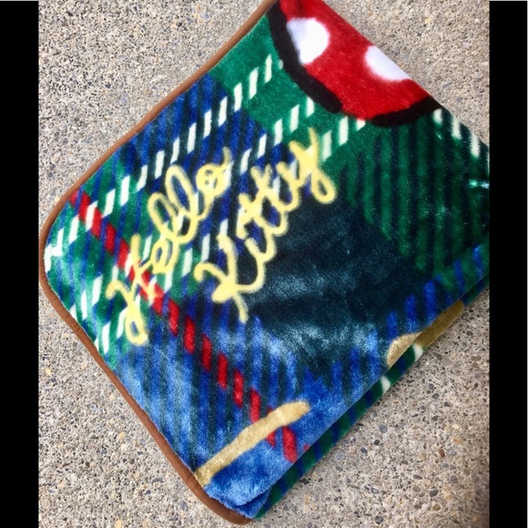 Hello Kitty Shawl - Picture 6 of 6