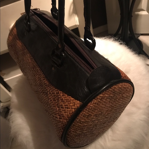 Unique woven bag. - Picture 4 of 7