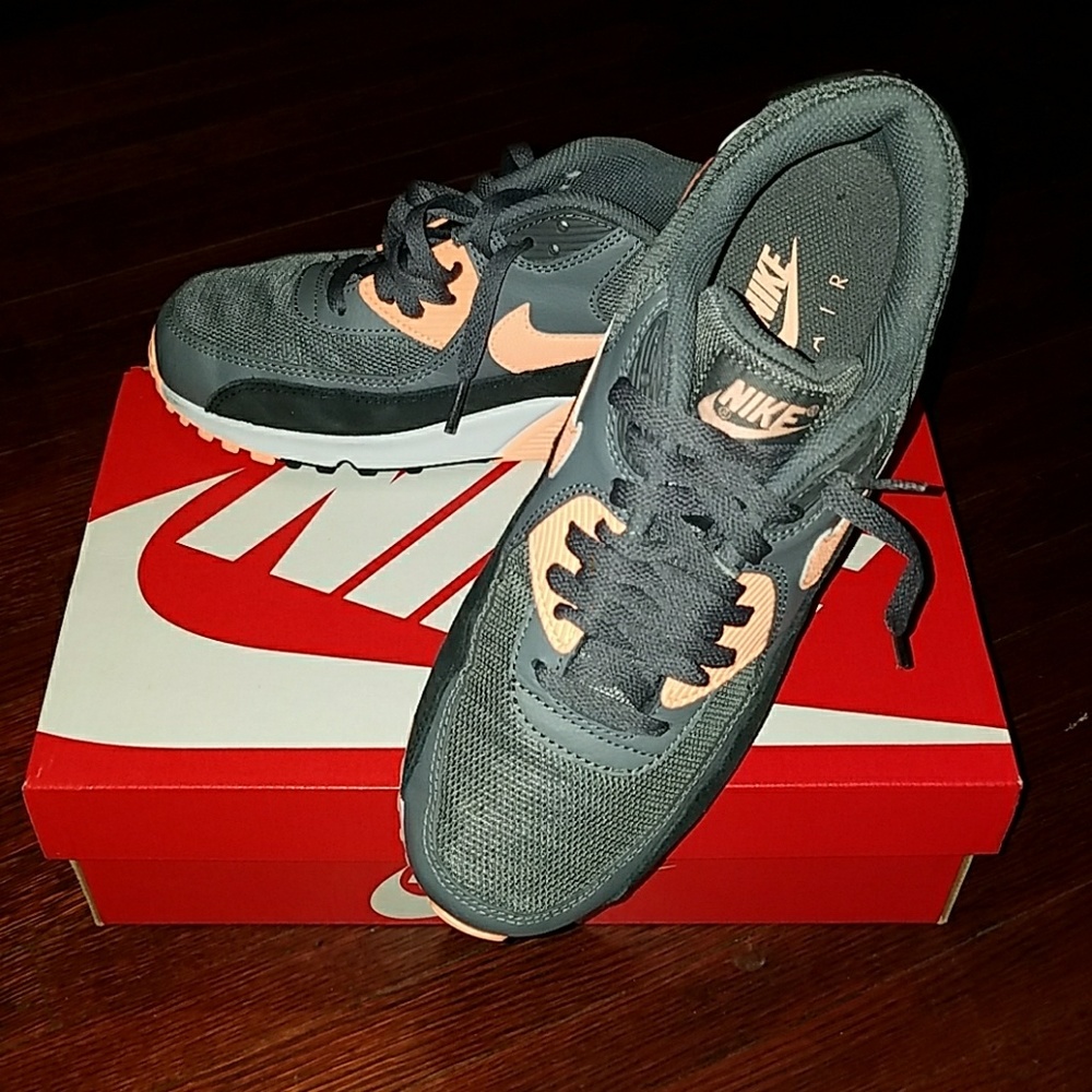 Women's Nike Air Max 90