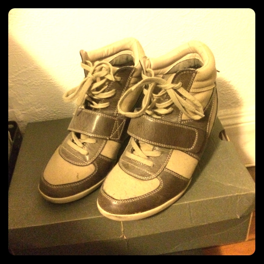 Wedge sneakers