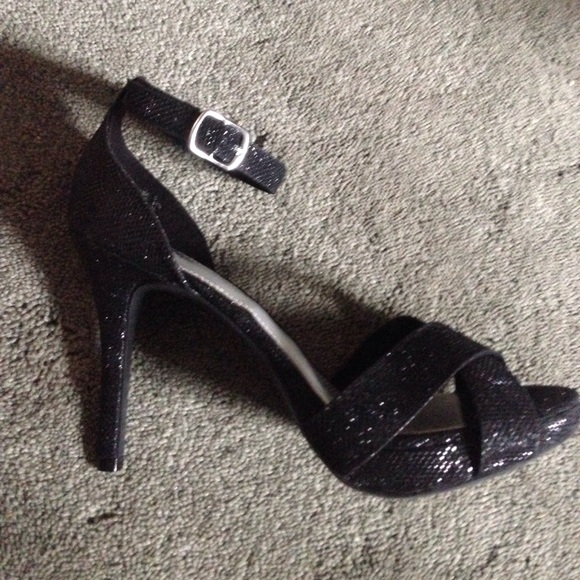 3-inch heels - Picture 2 of 3