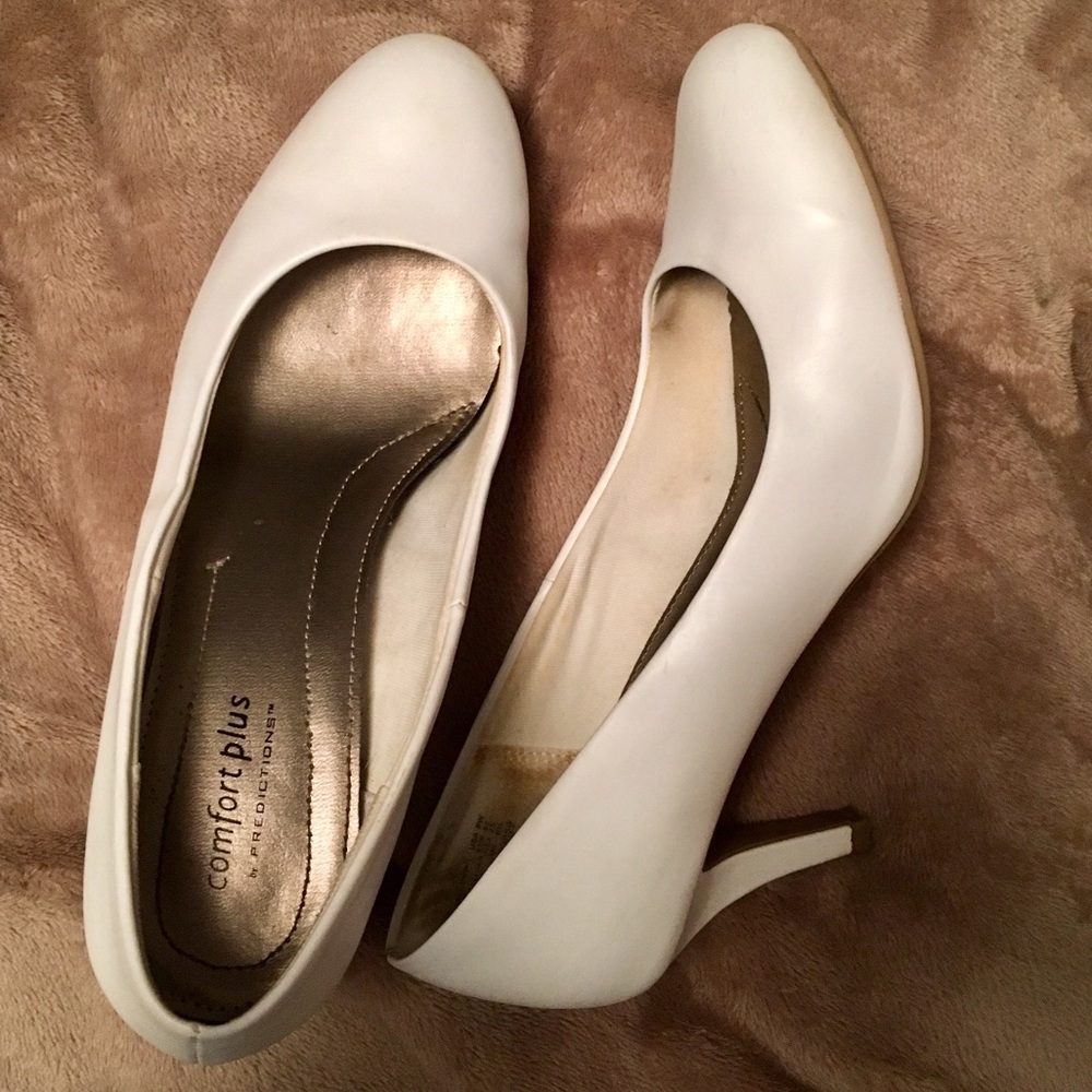 White Comfort Plus Heels - Size 8W