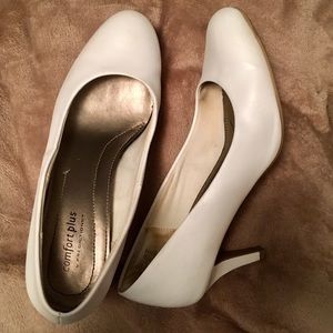 White Comfort Plus Heels - Size 8W