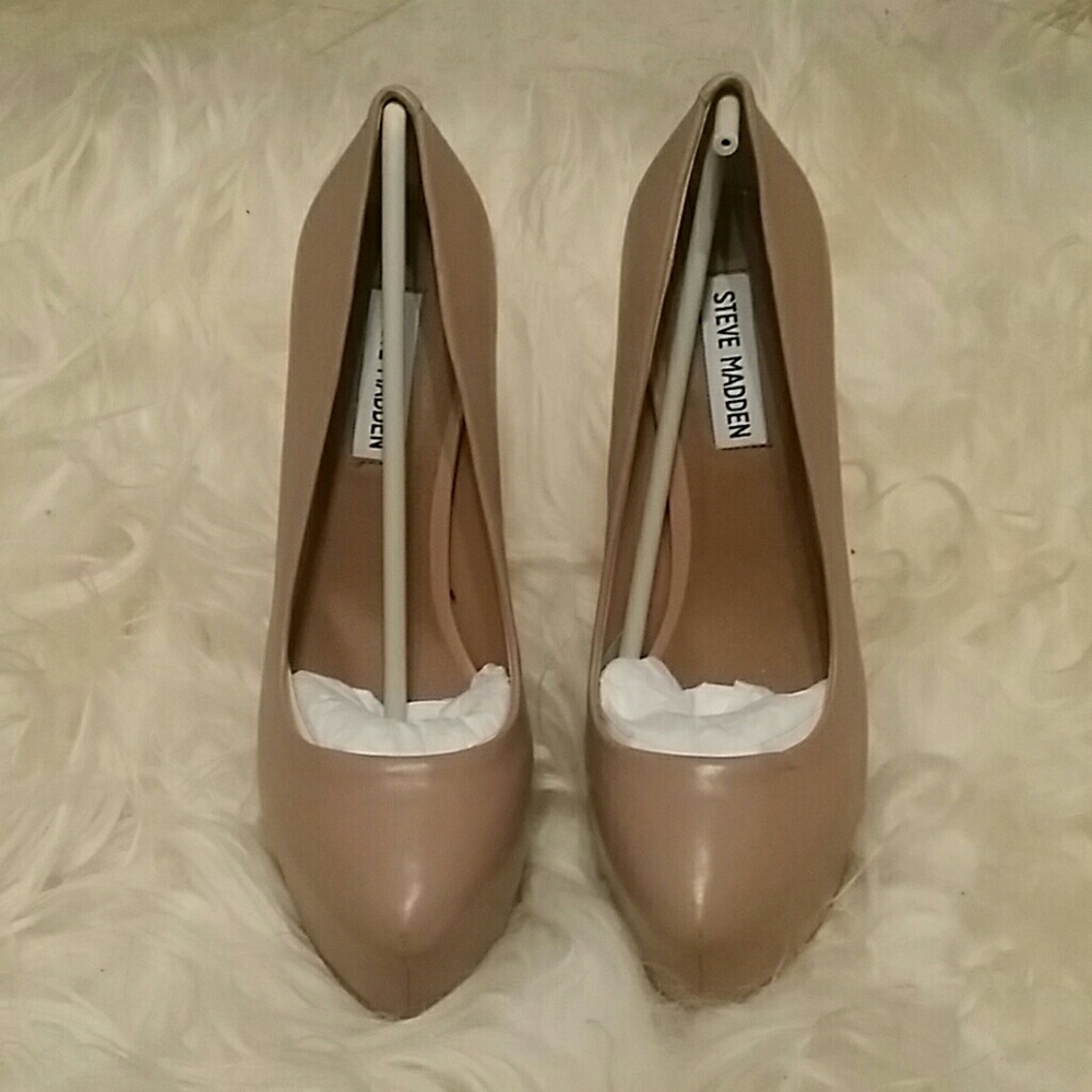 Steve Madden Dejavu Platform Pumps Nude