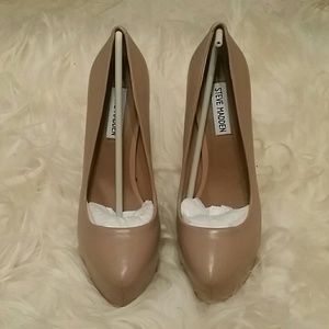 Steve Madden Dejavu Platform Pumps Nude