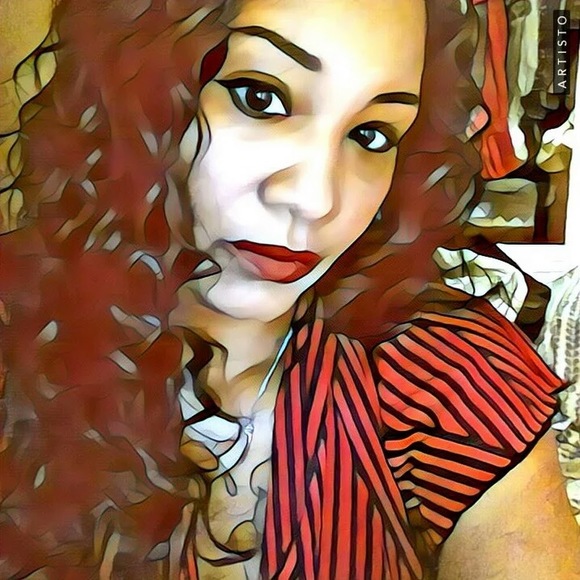 Meet your Posher, Dee - Picture 1 of 1