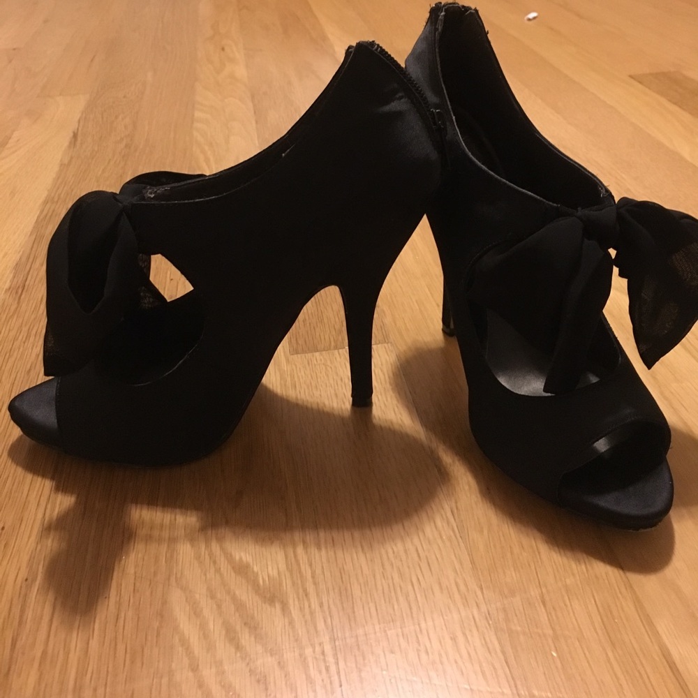 Black bow heals!