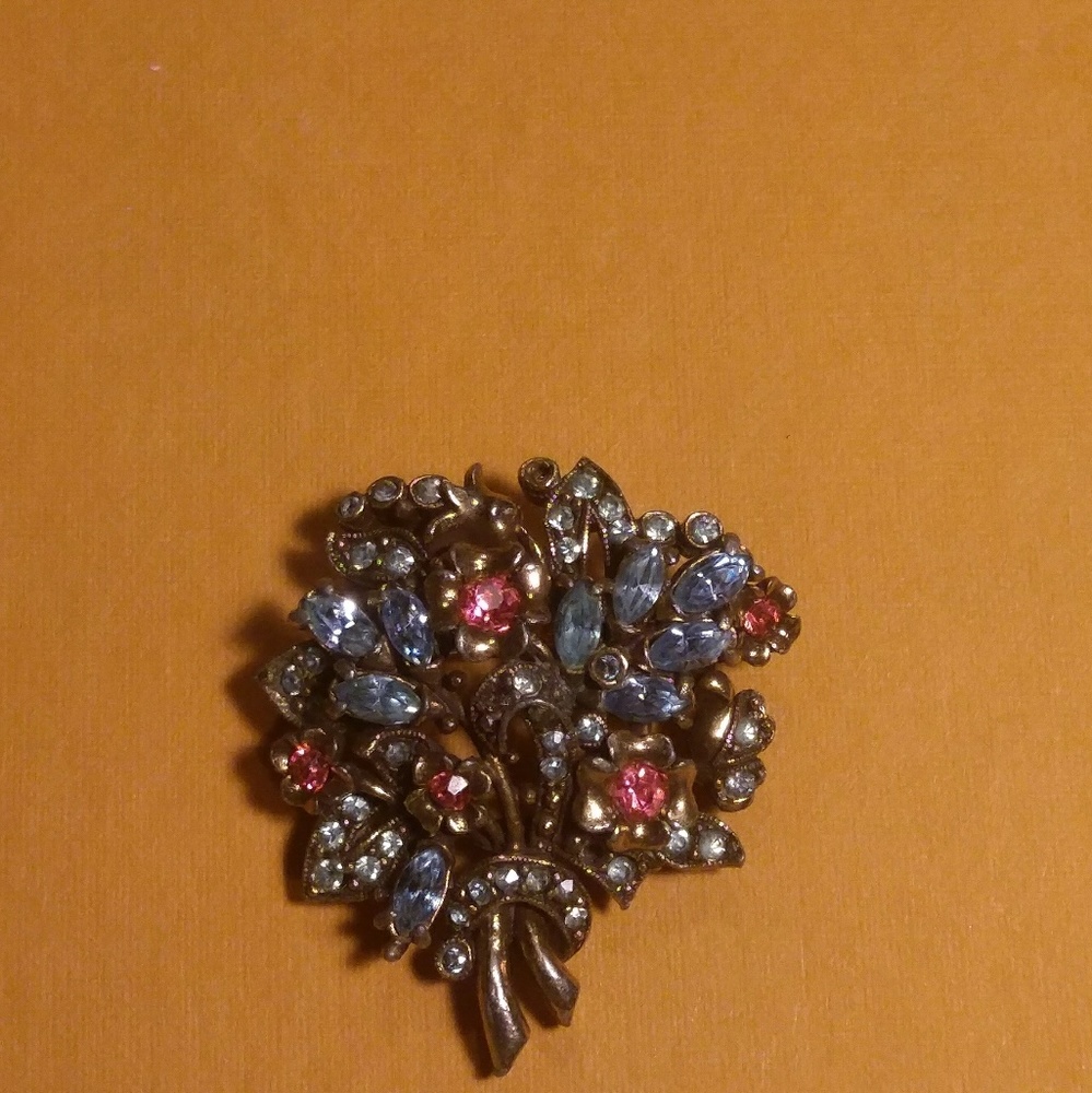 Hollycraft Flower bouquet brooch