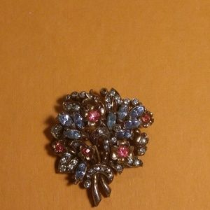 Hollycraft Flower bouquet brooch