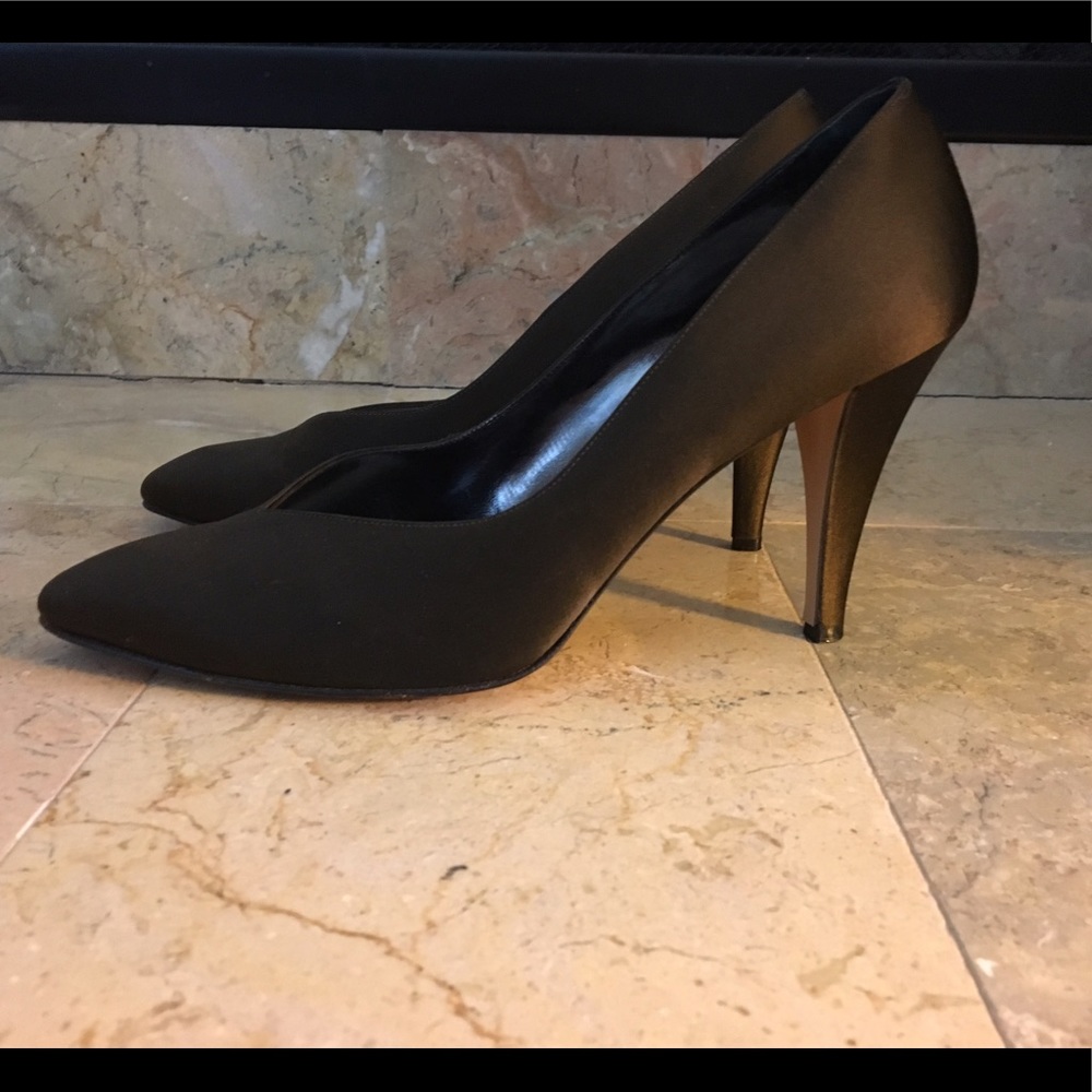 Beautiful YSL heels! - Picture 3 of 6