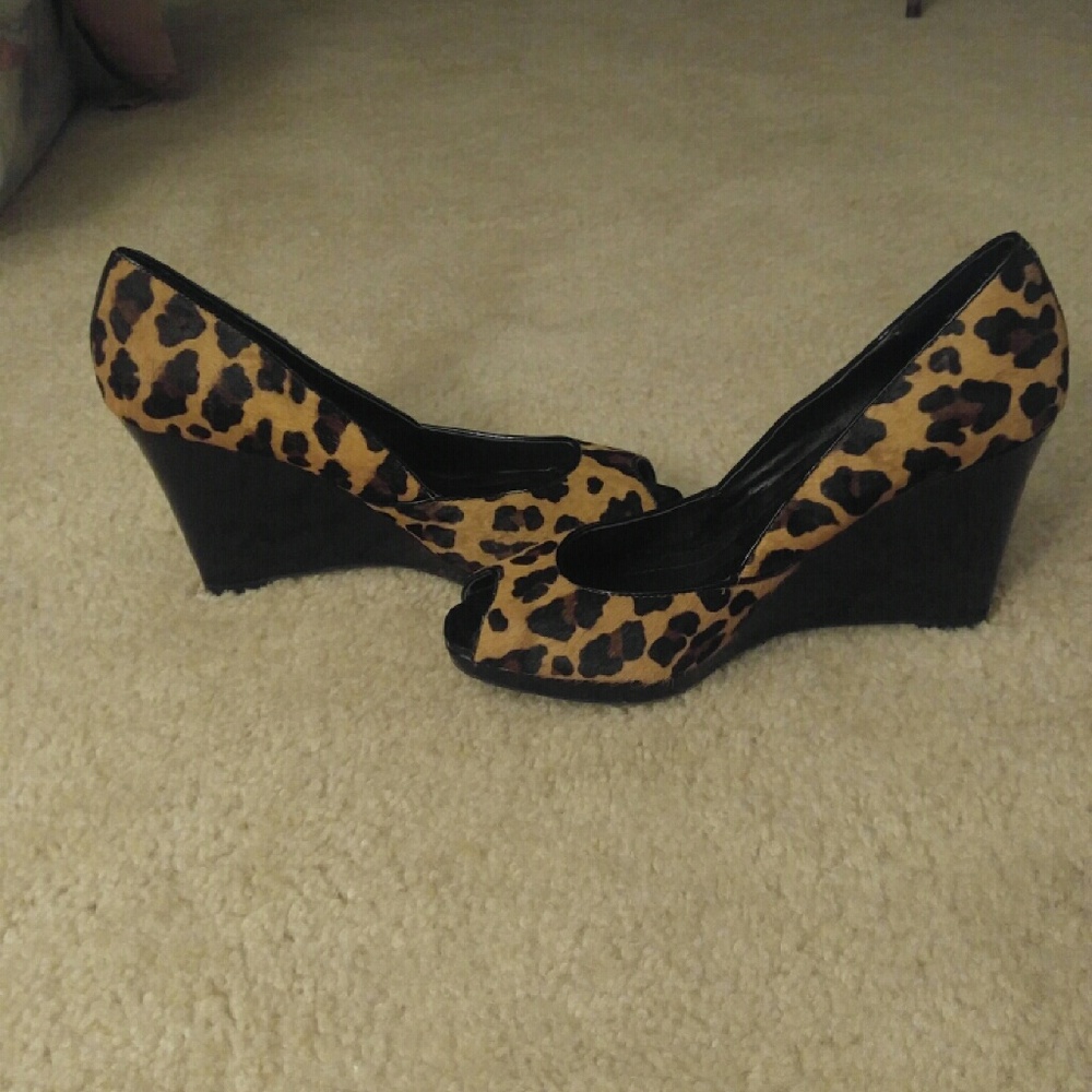 Leopard fur shoes