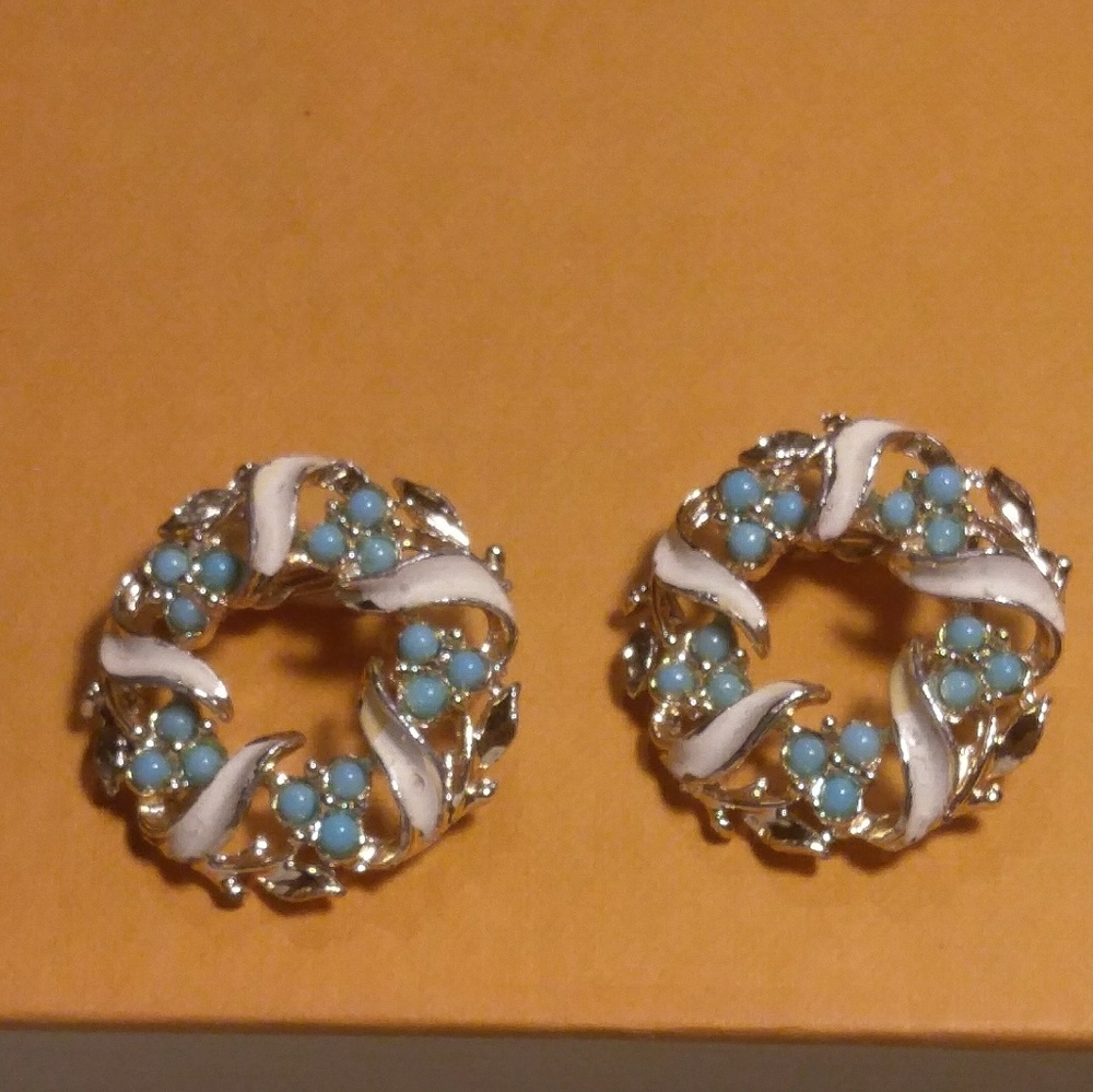 Set of Christmas brooches