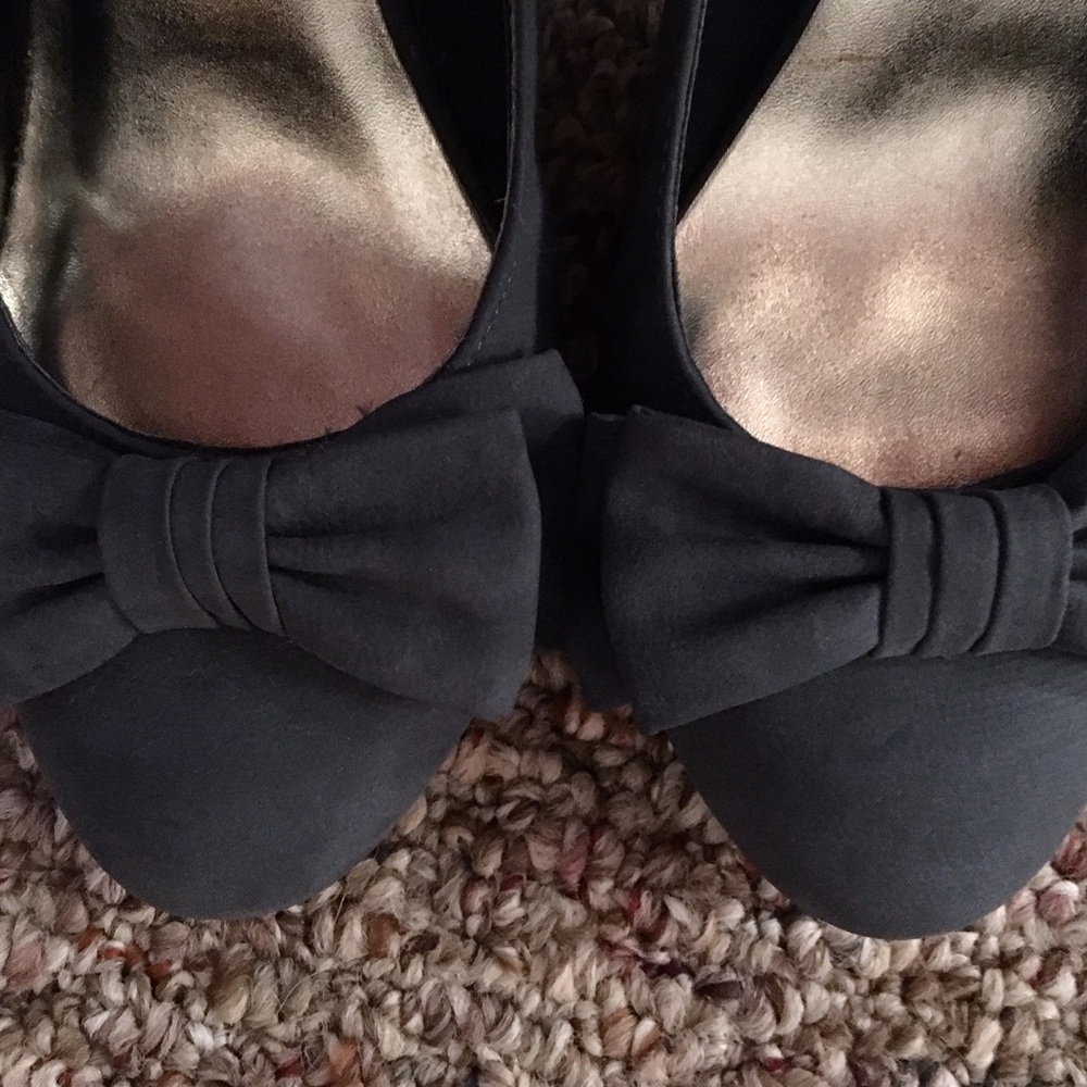Grey/Blue Heels with a Cute Bow - Size 8.5