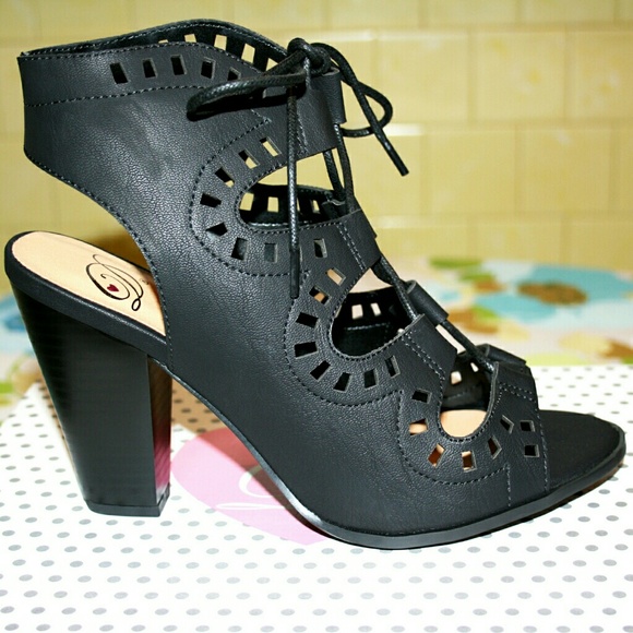 BLACK Laser Cut Lace-Up Caged Open Toe Booties NIB - Picture 3 of 8