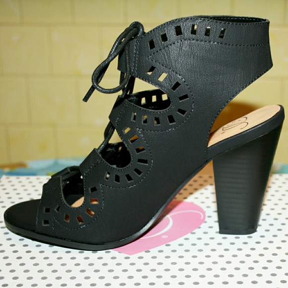 BLACK Laser Cut Lace-Up Caged Open Toe Booties NIB - Picture 4 of 8