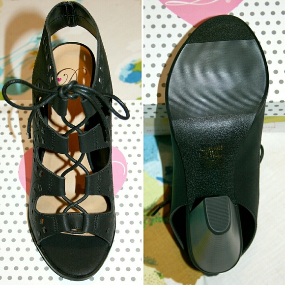 BLACK Laser Cut Lace-Up Caged Open Toe Booties NIB - Picture 5 of 8