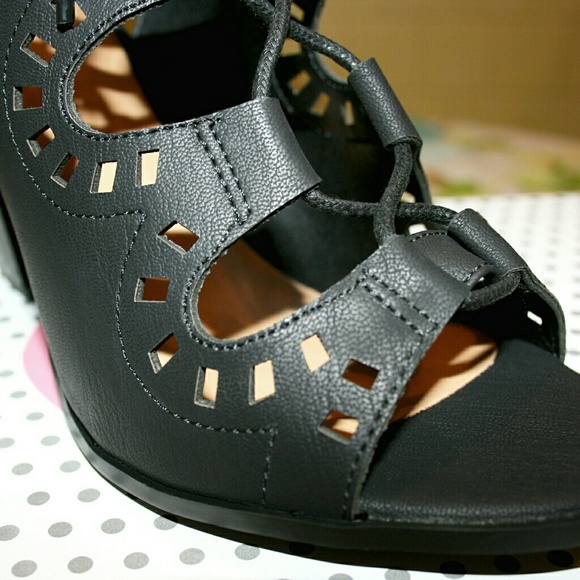 BLACK Laser Cut Lace-Up Caged Open Toe Booties NIB - Picture 6 of 8