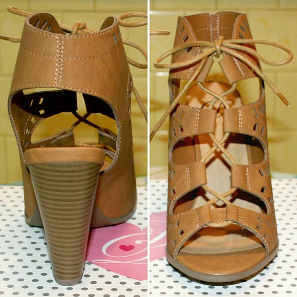 TAN Laser Cut Lace-Up Caged Peep Toe Heels NIB - Picture 2 of 8