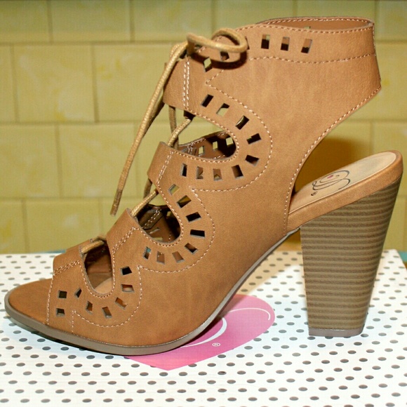 TAN Laser Cut Lace-Up Caged Peep Toe Heels NIB - Picture 4 of 8