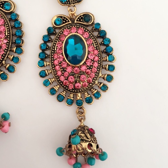 #B15 Antique Classy Dangle Earrings - Picture 2 of 5