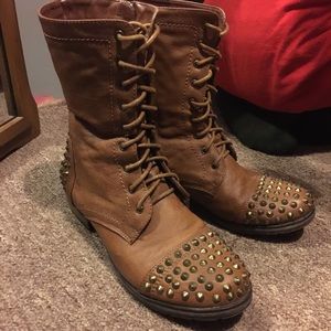 Combat boots