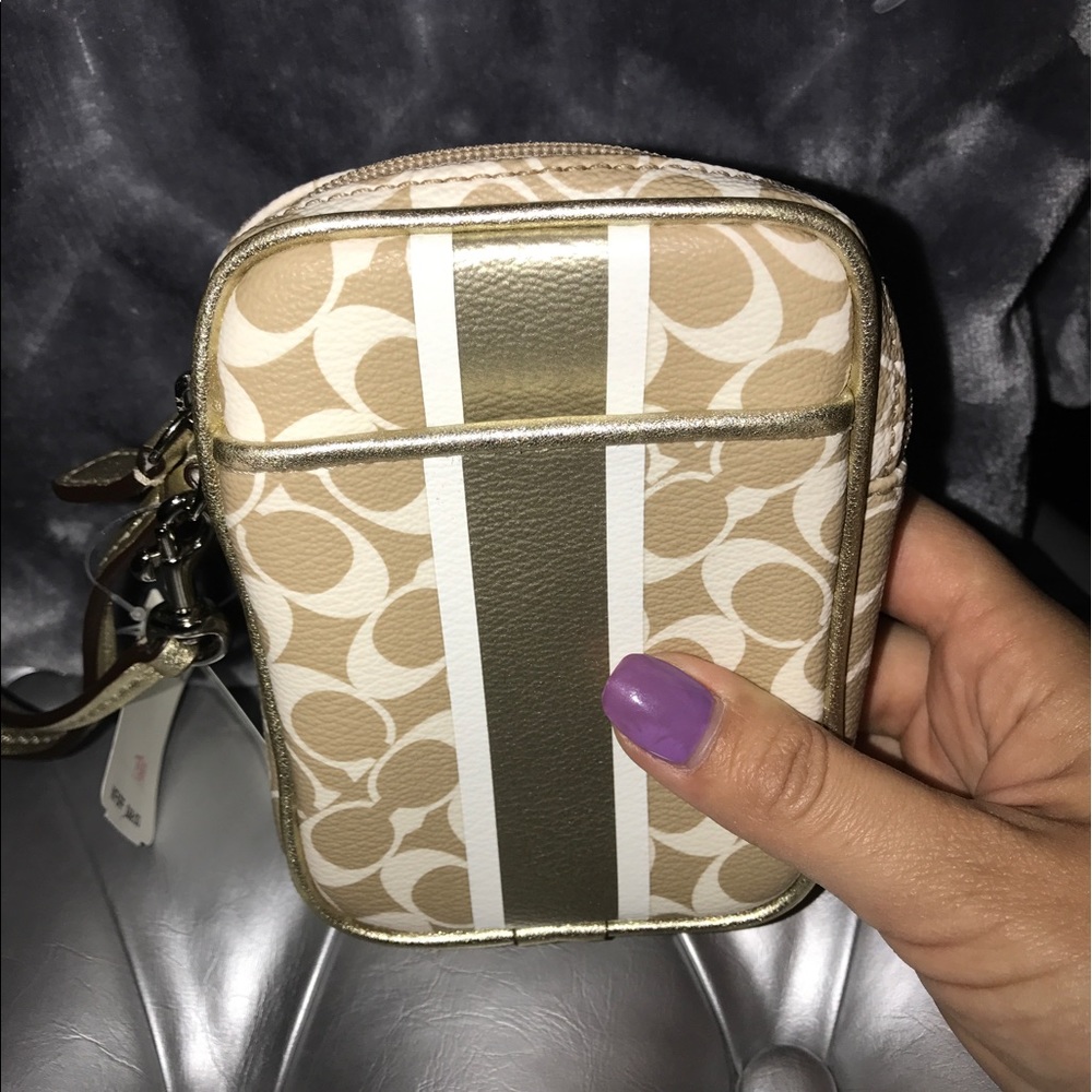 ♦️SOLD ♦️Coach camera 🎥 or phone case.