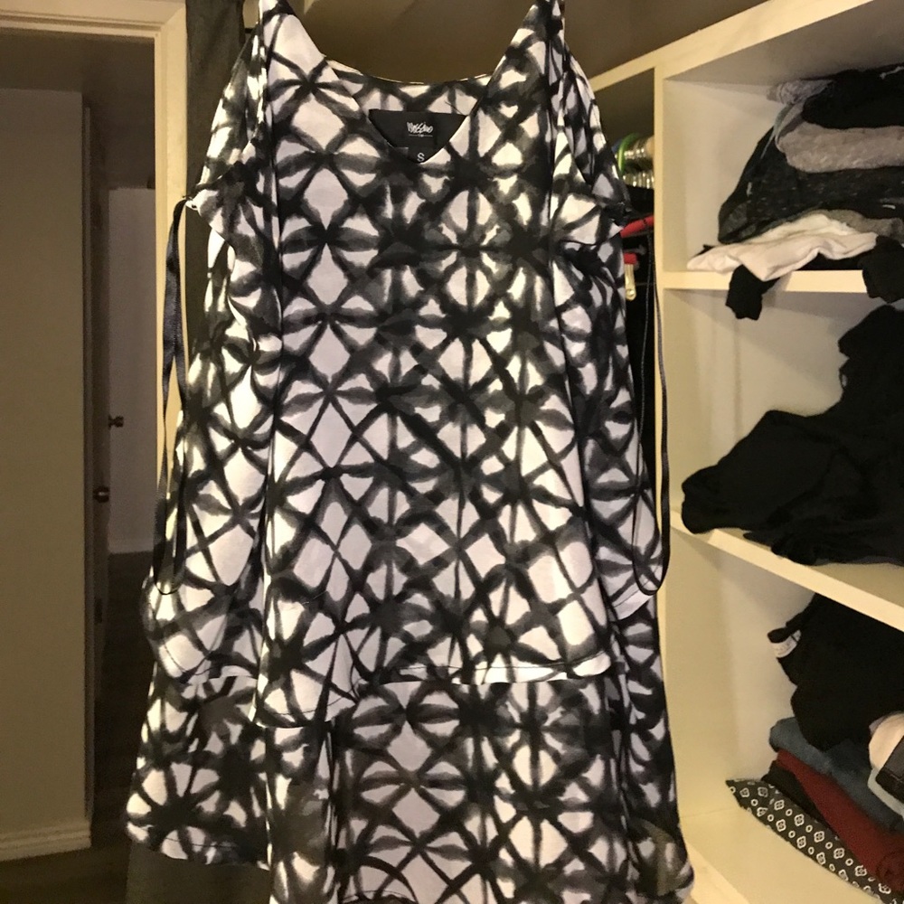 Black and white strappy top