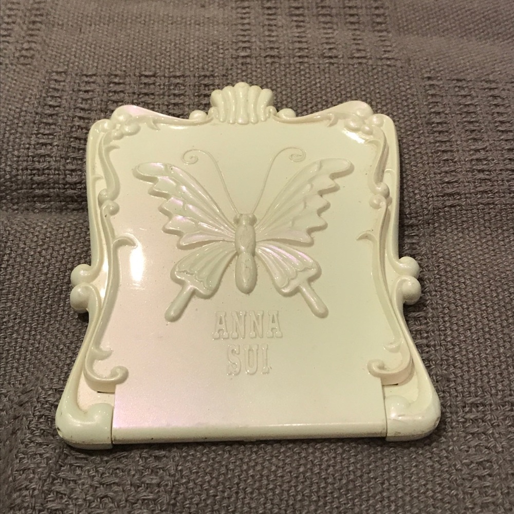 Anna sui pearl on-the-go white compact mirror