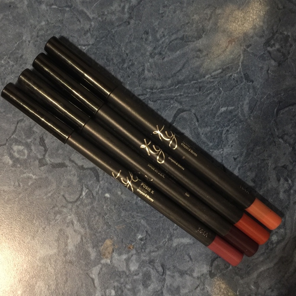 Kylie Jenner lip liners !!