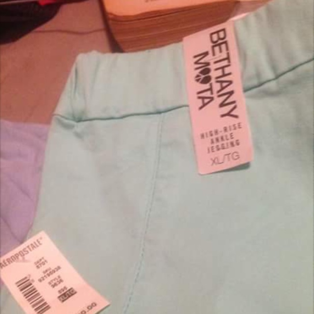 Mint green ankle length leggings.