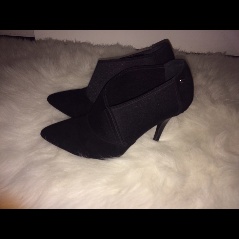 Simply Vera Wang Size 8.5 Black High Heel Booties