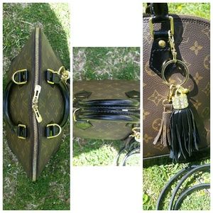 Louis Vuitton Bags - Authentic Louis Vuitton Alma PM Black/ Noir Louis Vuitton Bags - Authentic Louis Vuitton Alma PM Black/ Noir