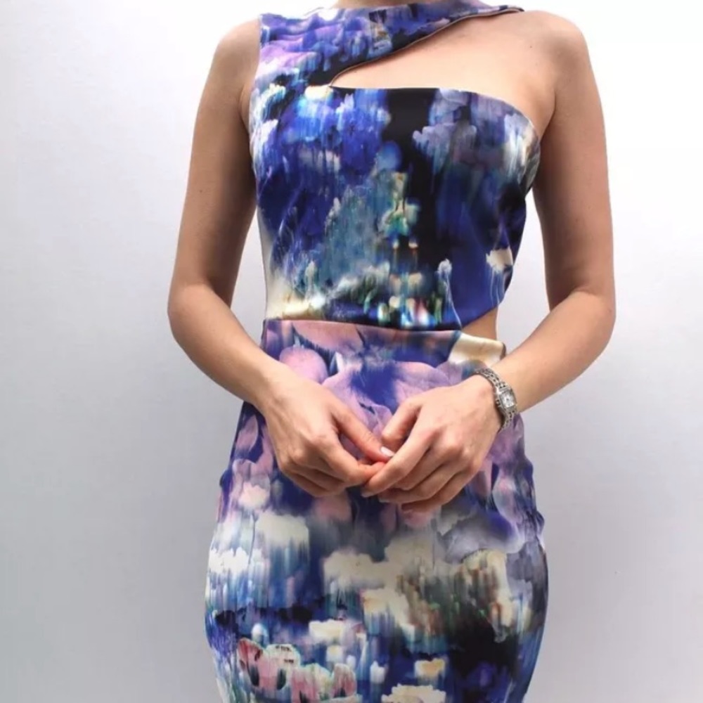Looking for this dress. Anyone selling it?