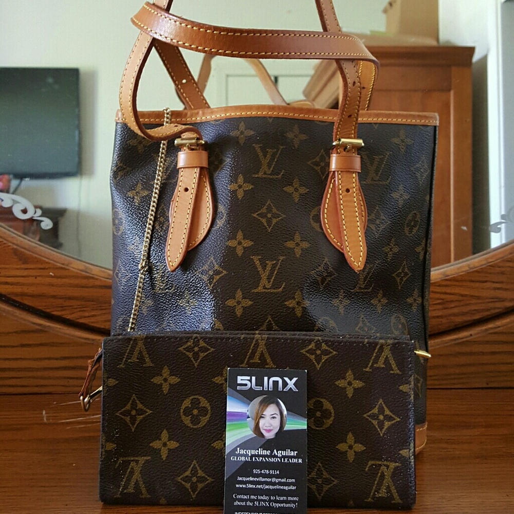 Authentic Louis Vuitton Bucket Pm small with Pouch