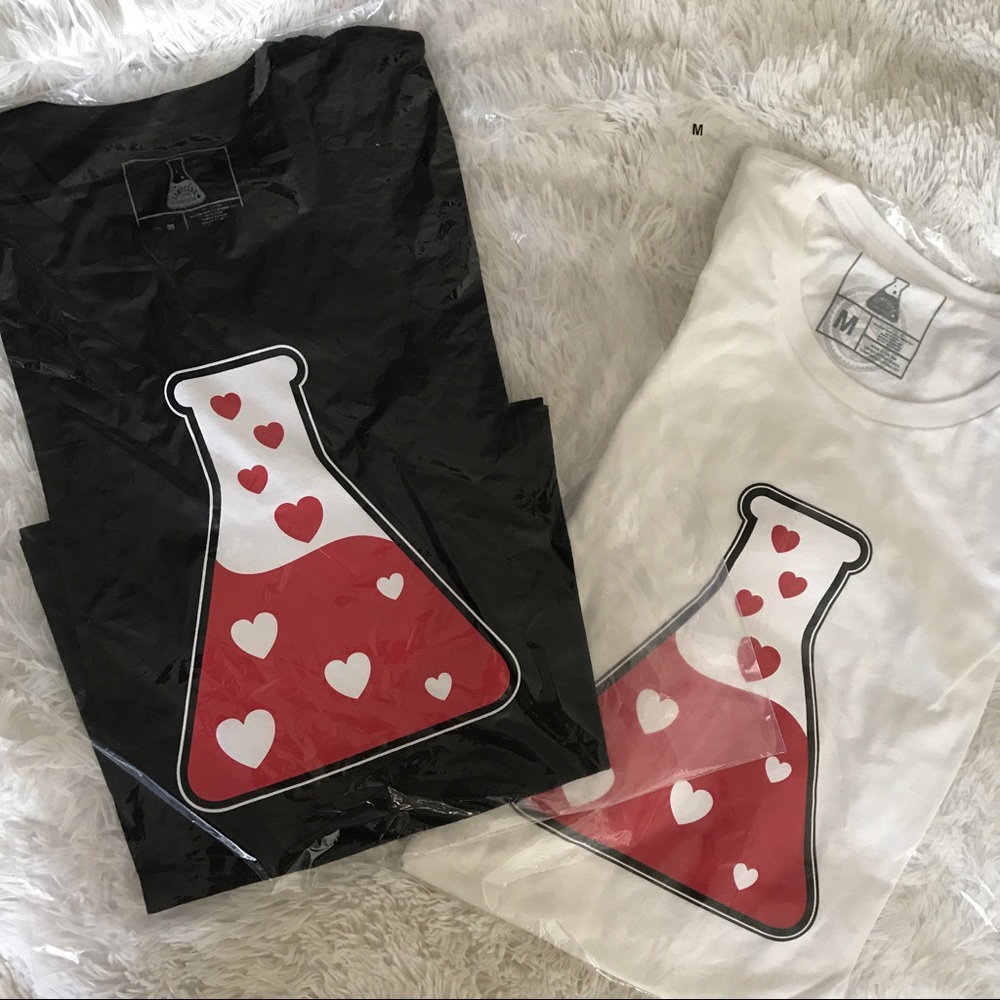 NEW ❤️ LOVE POTION TEE SZ MEDIUM WOMENS - Picture 3 of 8