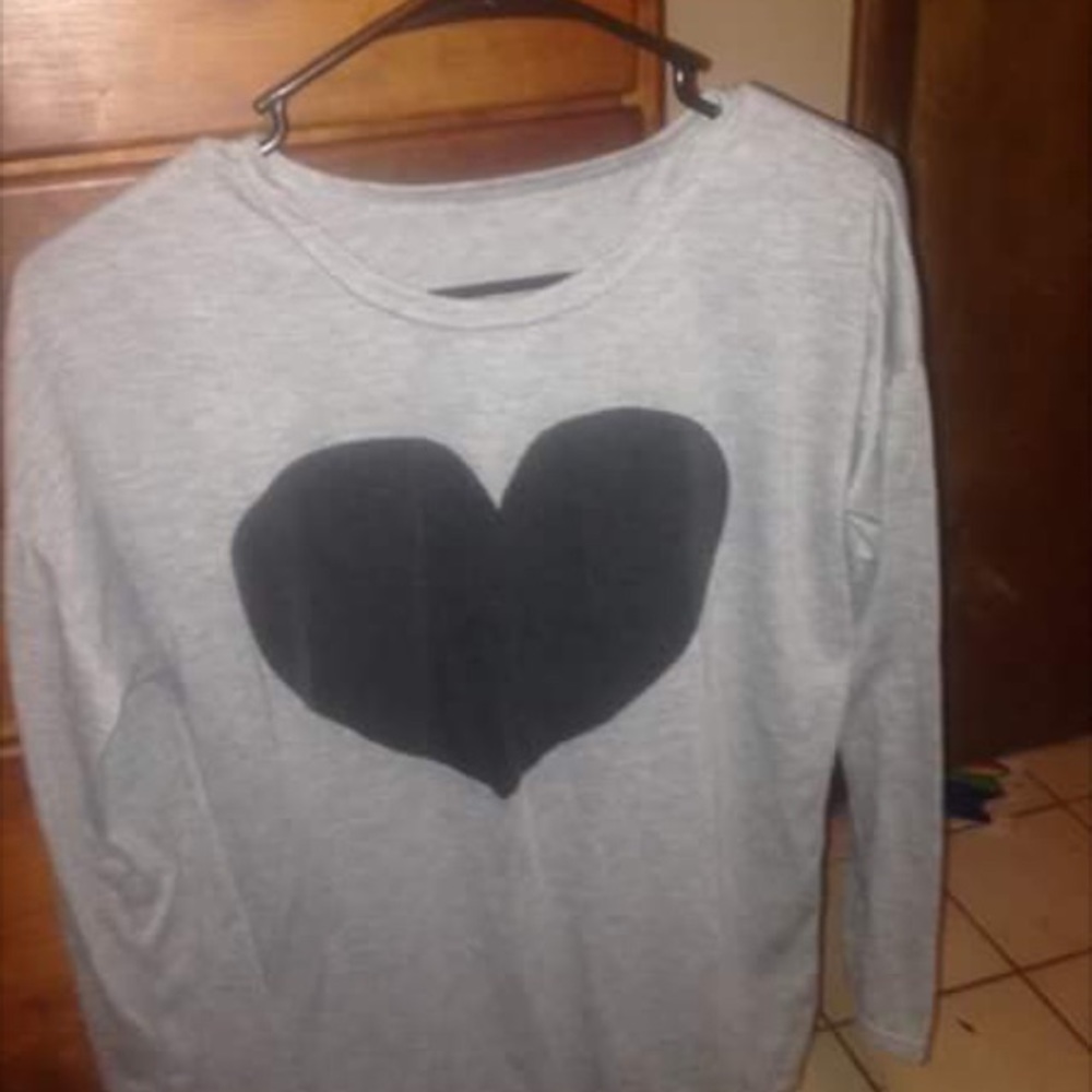 Long sleeve shirt.