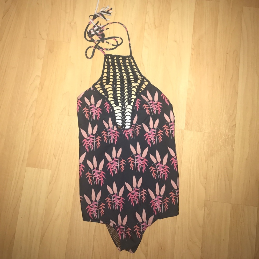 Acacia One Piece Teahupoo in