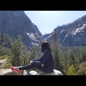 Meet your Posher, Crystal